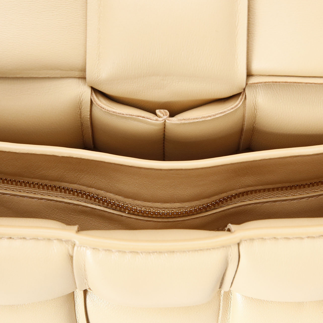 BOTTEGA VENETA(USED)보테가베네타 패딩 카세트백